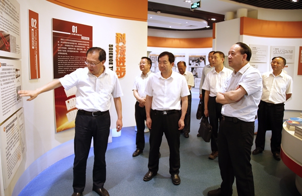 參觀展廳.JPG