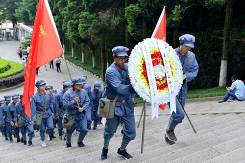 03-3井岡山革命烈士陵園-敬獻花圈_副本.jpg