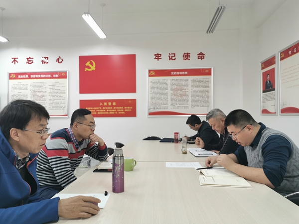 1學院領導帶頭學.jpg
