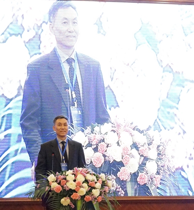 1西安石油大學屈展校長到會致辭 - 副本.jpg
